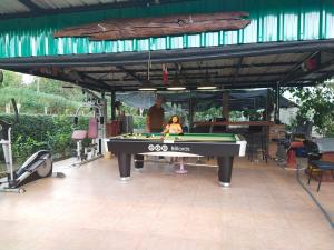 Stolní tenis v ubytování Supunnika Garden Guesthouse nebo okolí