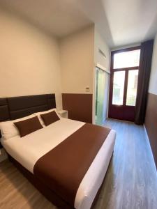 A bed or beds in a room at BCN Urbaness Hotels Bonavista