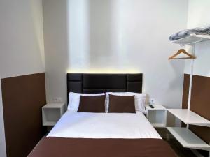 A bed or beds in a room at BCN Urbaness Hotels Bonavista