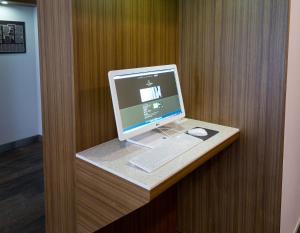 TV a/nebo společenská místnost v ubytování Metro Hotel Myeongdong