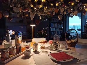 Jedlo v ubytovaní bed & breakfast alebo blízkom okolí