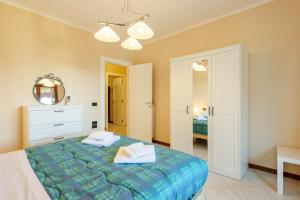 Ένα ή περισσότερα κρεβάτια σε δωμάτιο στο Comfortable Flat with Terraces