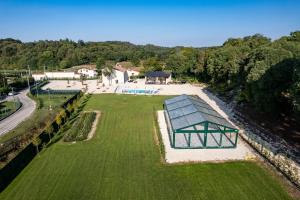 Bazén v ubytování Dimora Montagnoli nebo v jeho okolí