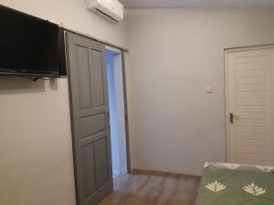 TV/trung tâm giải trí tại Wisma Diyan Indah