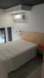 Ein Bett oder Betten in einem Zimmer der Unterkunft valencialoft