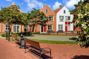 a row of park benches in front of a building at Ribe Byferie Resort in Ribe