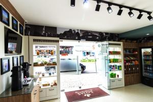 a room with a shop with a large glass door at Sadas Hotel in São Mateus do Sul
