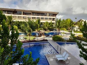 obraz ośrodka z basenem w obiekcie Aconchegante Flat em condomínio na beira mar de Muro Alto - Malawi Beach Resort w mieście Porto de Galinhas