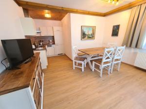 Η κουζίνα ή μικρή κουζίνα στο Apartments Juri & Hermann 1