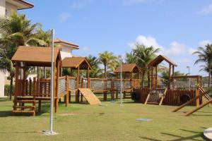a park with a playground with slides and swings at Mandara Kauai - Apartamento 3 quartos Porto das dunas in Mangabeira