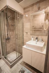 Bilik mandi di MAGICO Rooms & Apartments