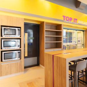 a restaurant with a counter with two microwaves at Tru By Hilton Criciúma in Criciúma