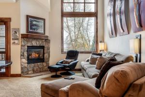 a living room with a couch and a fireplace at Rolling Ridge 20C - Wildernest in Silverthorne