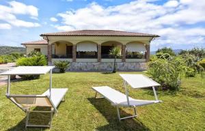 Vonkajšia záhrada v ubytovaní Alghero Villa Mistral per 7 persone Terrazza BBQ AC WiFi