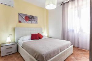 Posteľ alebo postele v izbe v ubytovaní Alghero Villa Mistral per 7 persone Terrazza BBQ AC WiFi