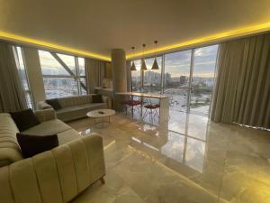 A seating area at Le Luxe Suites Hotel & Spa