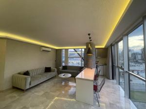 A seating area at Le Luxe Suites Hotel & Spa