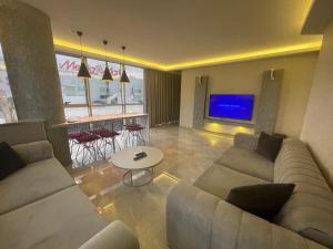 A television and/or entertainment centre at Le Luxe Suites Hotel & Spa