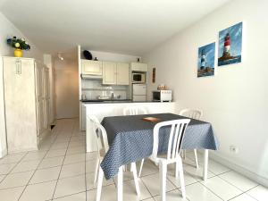 Photo de la galerie de l'établissement REF 082 Résidence récente port du Crouesty pour quatre personnes, à Arzon