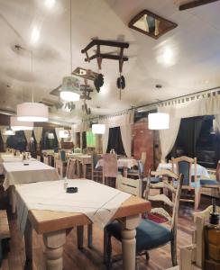 Restoran atau tempat makan lain di Apartman Ema BIG 64m2-duplex Kopaonik