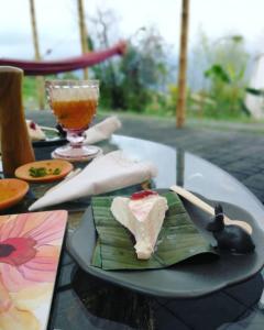 a table with a plate of food and a drink at Glamping Tierra Dulce in Supatá