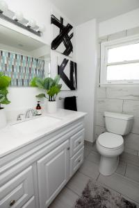 Kamar mandi di Heartwell Park Beauty Long Beach