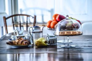 Makanan di atau berdekatan rumah tamu ini