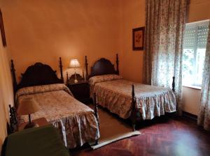 a bedroom with two beds and a window at El Uncar in Castrejón de la Peña