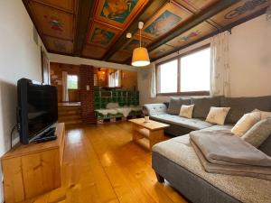 a living room with a couch and a tv at Casa Mia in Egg