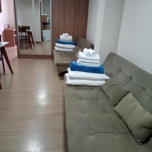 a living room with a couch with towels on it at Apartamento Hotel Vista Azul - Pedra Azul - ES in Domingos Martins