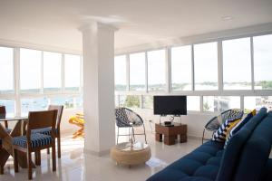 a living room with a blue couch and a table at Bahia Maria in San Andrés