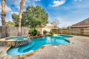 La alberca dentro o cerca de Perfect Getaway with POOL, SPA, and Private Gym