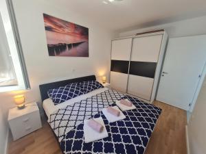Postel nebo postele na pokoji v ubytování Apartmani Ždrijac Nin