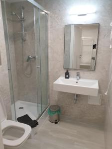 Ванна кімната в Betariel Apartments M12