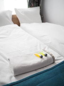 Posteľ alebo postele v izbe v ubytovaní APARTEL Królikarnia