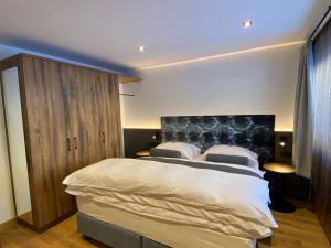 Un pat sau paturi într-o cameră la Villa Alexa