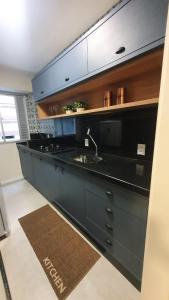 Η κουζίνα ή μικρή κουζίνα στο Apartamento Quadra Mar Balneário Camboriú +4 φωτογραφίες
