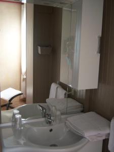 Ванная комната в Hotel Edelweiss