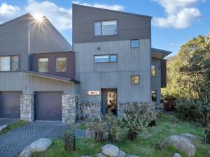 Una representación de una casa con garaje. en Onyx 2b, en Thredbo