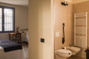 A bathroom at Corte Mira Még 31 kép