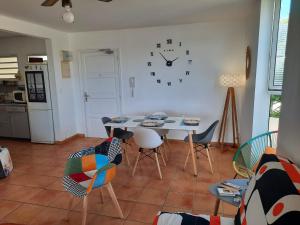 A cozinha ou kitchenette de BEL APPARTEMENT T2 VUE MER - SAINTE LUCE