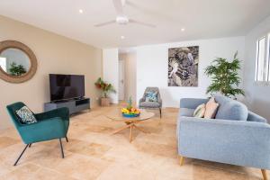TV/trung tâm giải trí tại Villa Saint Corentin - 4 étoiles - Cap Est