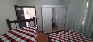 Giường trong phòng chung tại Casa 2 Quartos em Cabo Frio Piscina e Área Gourmet Cantim do Goiano Hospedagens +11 ảnh