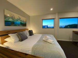 Ένα ή περισσότερα κρεβάτια σε δωμάτιο στο Aquatic Visions Studio Apartments