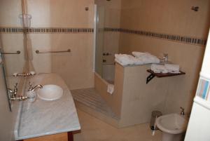 Et badeværelse på Calfucura Apart Hotel + 26 billeder