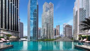 Bazén v ubytování The Langham, Jakarta nebo v jeho okolí