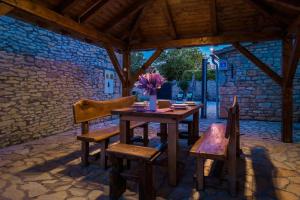 Restaurant o un lloc per menjar a Villa Tihomir - with pool