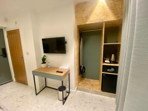 Televízia a/alebo spoločenská miestnosť v ubytovaní Station Rooms