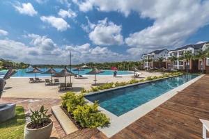 Kolam renang di atau dekat dengan 3 bedroom apartment, The Blyde, River Walk Estate, Crystal Lagoon, Unit 438, Blog 39, Tugela Street, Pretoria East