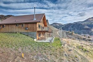 Stunning Hilltop Home by John Day Fossil Beds